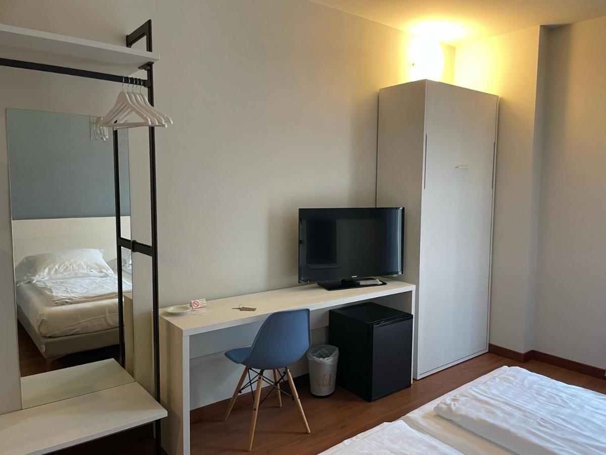 Hotel Al Caval Torri Del Benaco Buitenkant foto