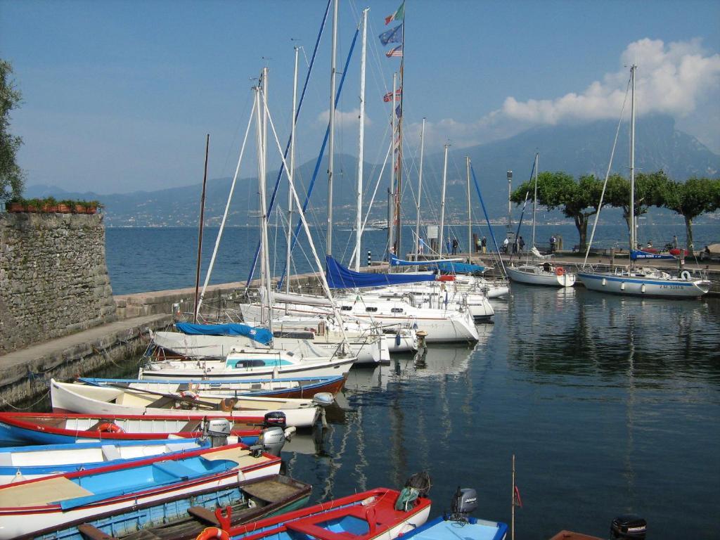 Hotel Al Caval Torri Del Benaco Buitenkant foto
