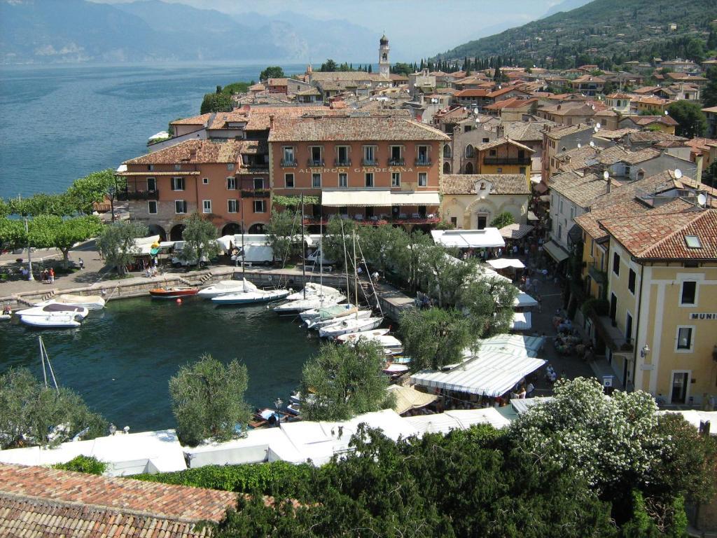Hotel Al Caval Torri Del Benaco Buitenkant foto