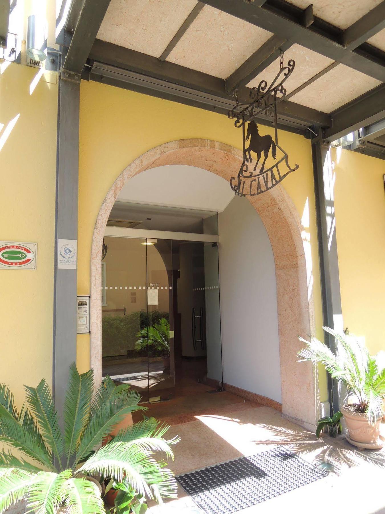 Hotel Al Caval Torri Del Benaco Buitenkant foto